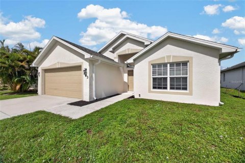 House in Port Charlotte, Florida 3 bedrooms, 132.11 sq.m. № 2238925