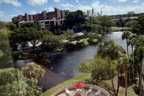 Copropriété à vendre à Pompano Beach, Floride: 3 chambres, 134.71 m2 № 2087977 - photo 2