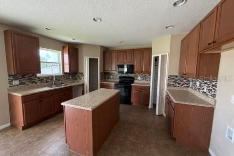 Casa en venta en Auburndale, Florida, 4 dormitorios, 297.1 m2 № 2381261 - foto 2