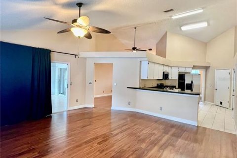 Villa ou maison à louer à Valrico, Floride: 4 chambres, 185.99 m2 № 2402943 - photo 5