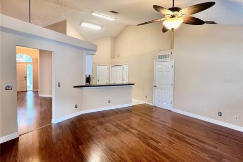 Villa ou maison à louer à Valrico, Floride: 4 chambres, 185.99 m2 № 2402943 - photo 6