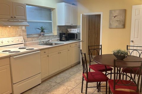 Снять в аренду виллу или дом в Холливуд, Флорида 1 спальня, 69.68м2, № 1956926 - фото 7