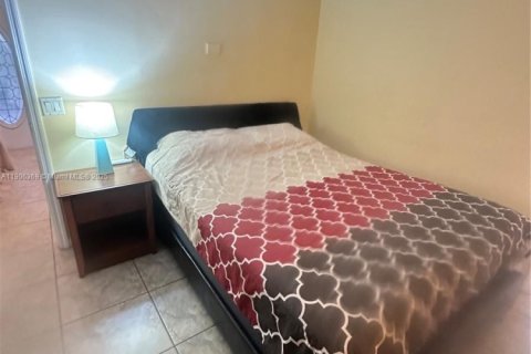 Снять в аренду виллу или дом в Холливуд, Флорида 1 спальня, 69.68м2, № 1956926 - фото 9