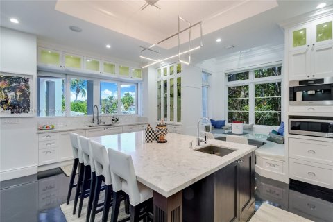 House in Coral Gables, Florida 6 bedrooms, 462.65 sq.m. № 1961044 - photo 9