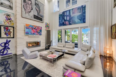 House in Coral Gables, Florida 6 bedrooms, 462.65 sq.m. № 1961044 - photo 5