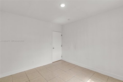 Propiedad comercial en venta en Miami, Florida, 227.98 m2 № 2039876 - foto 12