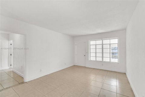 Propiedad comercial en venta en Miami, Florida, 227.98 m2 № 2039876 - foto 22