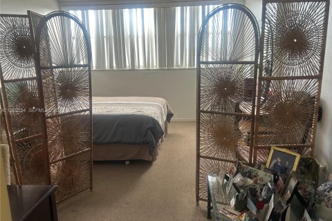 Condo in Miami Beach, Florida, 1 bedroom  № 2030392 - photo 27