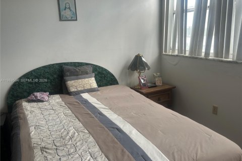 Condo in Miami Beach, Florida, 1 bedroom  № 2030392 - photo 23