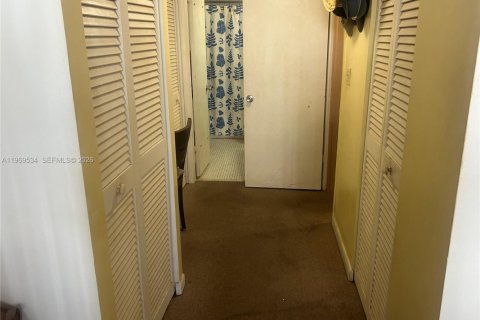 Condo in Miami Beach, Florida, 1 bedroom  № 2030392 - photo 29