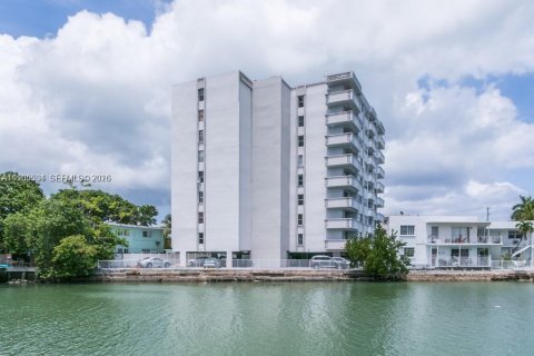 Condominio en venta en Miami Beach, Florida, 1 dormitorio, 80.36 m2 № 2030392 - foto 6