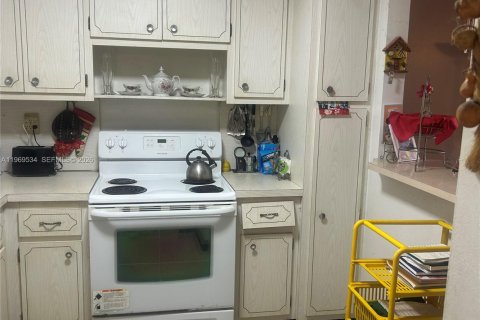 Condo in Miami Beach, Florida, 1 bedroom  № 2030392 - photo 22