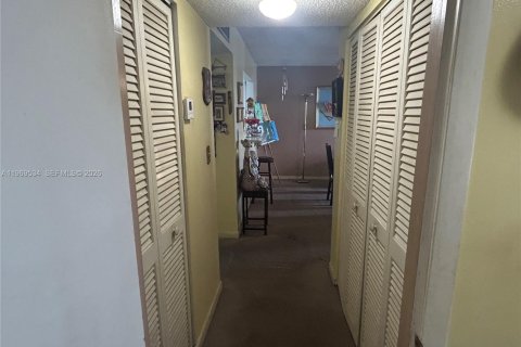 Condo in Miami Beach, Florida, 1 bedroom  № 2030392 - photo 24