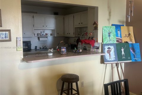 Condo in Miami Beach, Florida, 1 bedroom  № 2030392 - photo 17