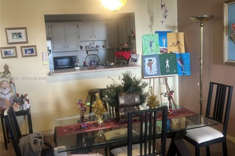 Condo in Miami Beach, Florida, 1 bedroom  № 2030392 - photo 14