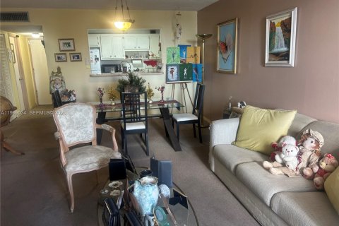 Condo in Miami Beach, Florida, 1 bedroom  № 2030392 - photo 10