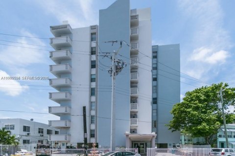 Condominio en venta en Miami Beach, Florida, 1 dormitorio, 80.36 m2 № 2030392 - foto 2