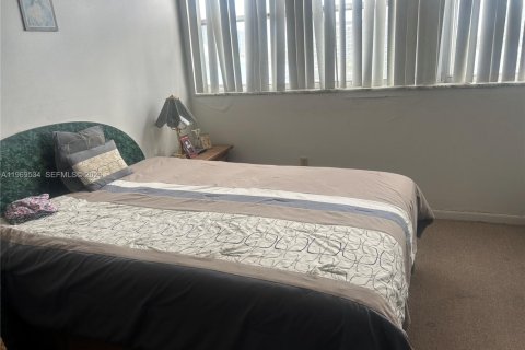 Condo in Miami Beach, Florida, 1 bedroom  № 2030392 - photo 25