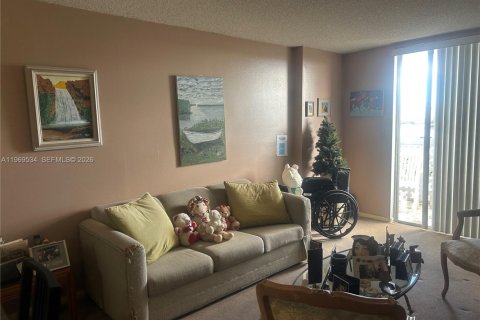 Condo in Miami Beach, Florida, 1 bedroom  № 2030392 - photo 9