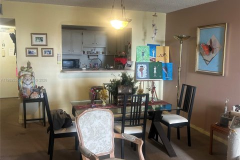 Condo in Miami Beach, Florida, 1 bedroom  № 2030392 - photo 16