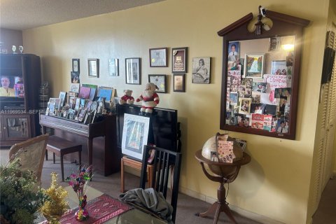 Condo in Miami Beach, Florida, 1 bedroom  № 2030392 - photo 13