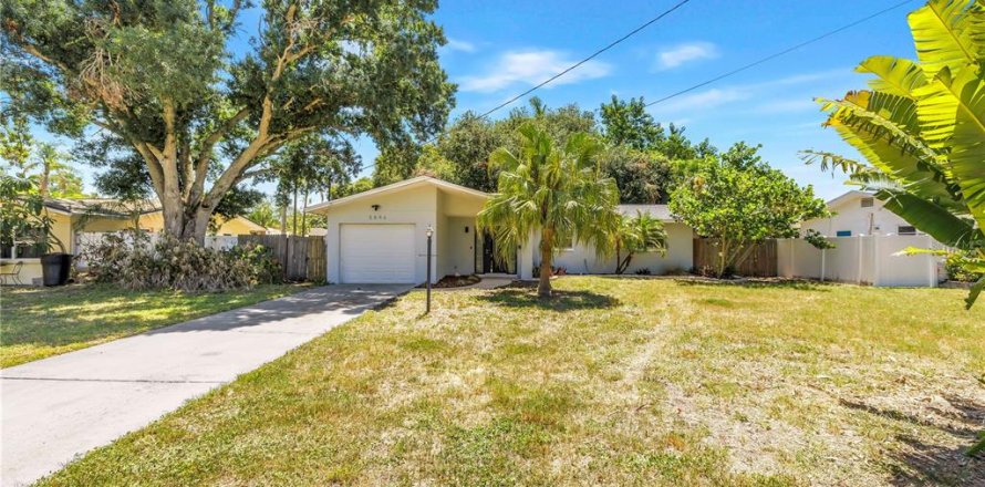 Villa ou maison à Saint Petersburg, Floride 3 chambres, 120.22 m2 № 2157354