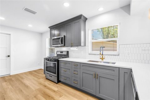 Villa ou maison à louer à Saint Petersburg, Floride: 3 chambres, 120.22 m2 № 2157354 - photo 5