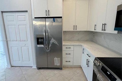 Купить виллу или дом в Холливуд, Флорида 3 спальни, 200.85м2, № 2034124 - фото 9