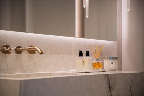 Купить кондоминиум в Санни-Айлс-Бич, Флорида 4 спальни, 463.77м2, № 2040913 - фото 19