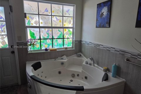 Casa en alquiler en Hallandale Beach, Florida, 2 dormitorios, 166.48 m2 № 1993757 - foto 16