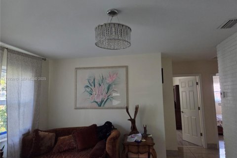 Casa en alquiler en Hallandale Beach, Florida, 2 dormitorios, 166.48 m2 № 1993757 - foto 27