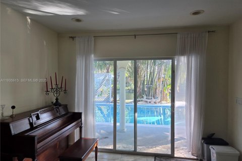 Casa en alquiler en Hallandale Beach, Florida, 2 dormitorios, 166.48 m2 № 1993757 - foto 13