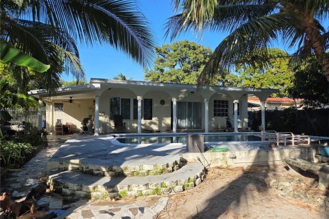 Casa en alquiler en Hallandale Beach, Florida, 2 dormitorios, 166.48 m2 № 1993757 - foto 2