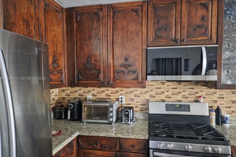 Casa en alquiler en Hallandale Beach, Florida, 2 dormitorios, 166.48 m2 № 1993757 - foto 21