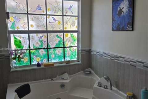 Casa en alquiler en Hallandale Beach, Florida, 2 dormitorios, 166.48 m2 № 1993757 - foto 15