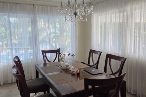 Casa en alquiler en Hallandale Beach, Florida, 2 dormitorios, 166.48 m2 № 1993757 - foto 18