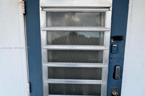 Copropriété à vendre à Deerfield Beach, Floride: 2 chambres, 92.9 m2 № 1977457 - photo 1