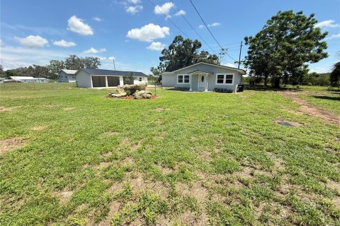 House in Frostproof, Florida 3 bedrooms, 127.46 sq.m. № 1918692 - photo 3