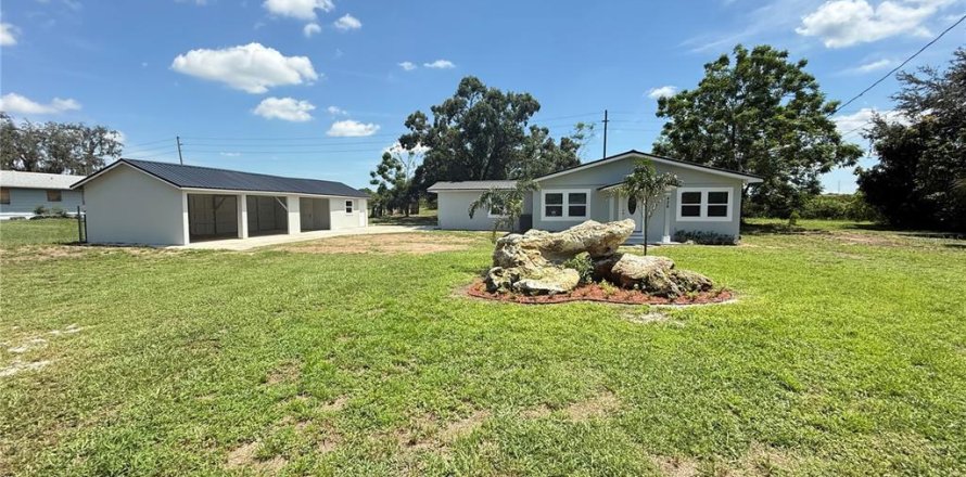 House in Frostproof, Florida 3 bedrooms, 127.46 sq.m. № 1918692