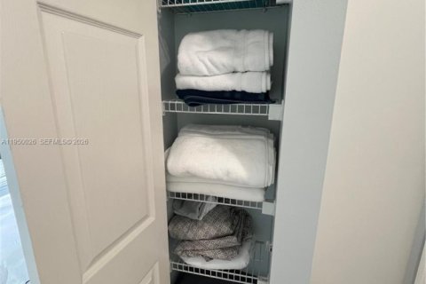 Condominio en alquiler en Sunny Isles Beach, Florida, 2 dormitorios, 103.68 m2 № 2009923 - foto 28