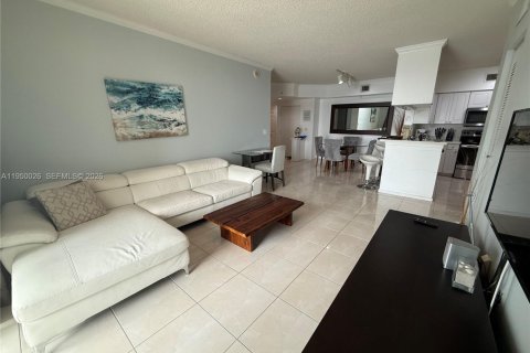 Condominio en alquiler en Sunny Isles Beach, Florida, 2 dormitorios, 103.68 m2 № 2009923 - foto 4