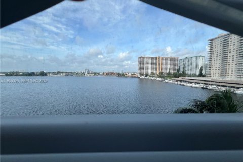 Condominio en alquiler en Sunny Isles Beach, Florida, 2 dormitorios, 103.68 m2 № 2009923 - foto 26