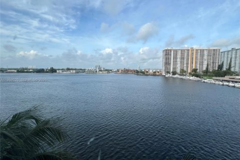 Condominio en alquiler en Sunny Isles Beach, Florida, 2 dormitorios, 103.68 m2 № 2009923 - foto 21