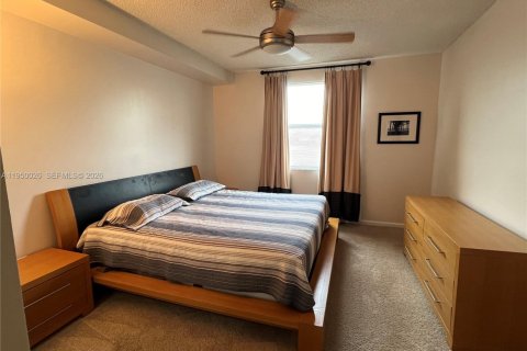 Condominio en alquiler en Sunny Isles Beach, Florida, 2 dormitorios, 103.68 m2 № 2009923 - foto 18