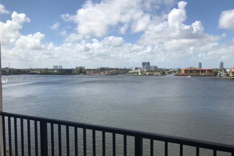 Condominio en alquiler en Sunny Isles Beach, Florida, 2 dormitorios, 103.68 m2 № 2009923 - foto 11