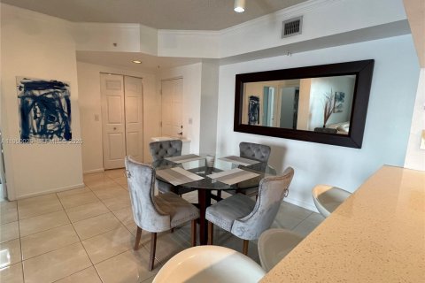 Condominio en alquiler en Sunny Isles Beach, Florida, 2 dormitorios, 103.68 m2 № 2009923 - foto 9