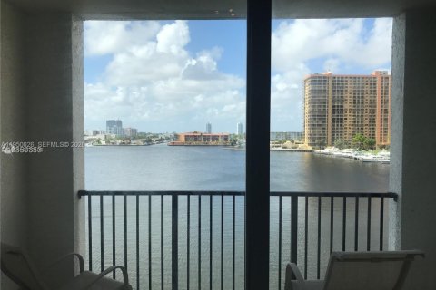 Condominio en alquiler en Sunny Isles Beach, Florida, 2 dormitorios, 103.68 m2 № 2009923 - foto 12