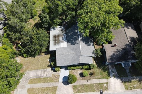 House in Tampa, Florida 4 bedrooms, 160.72 sq.m. № 2119389 - photo 12