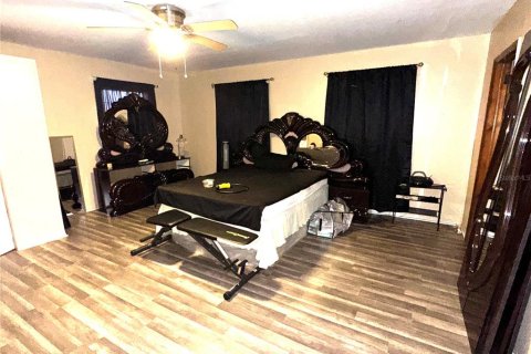 House in Tampa, Florida 4 bedrooms, 160.72 sq.m. № 2119389 - photo 23
