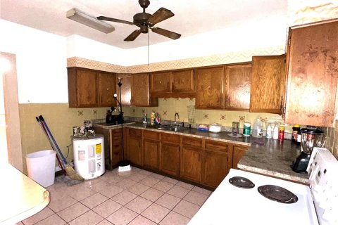 House in Tampa, Florida 4 bedrooms, 160.72 sq.m. № 2119389 - photo 25